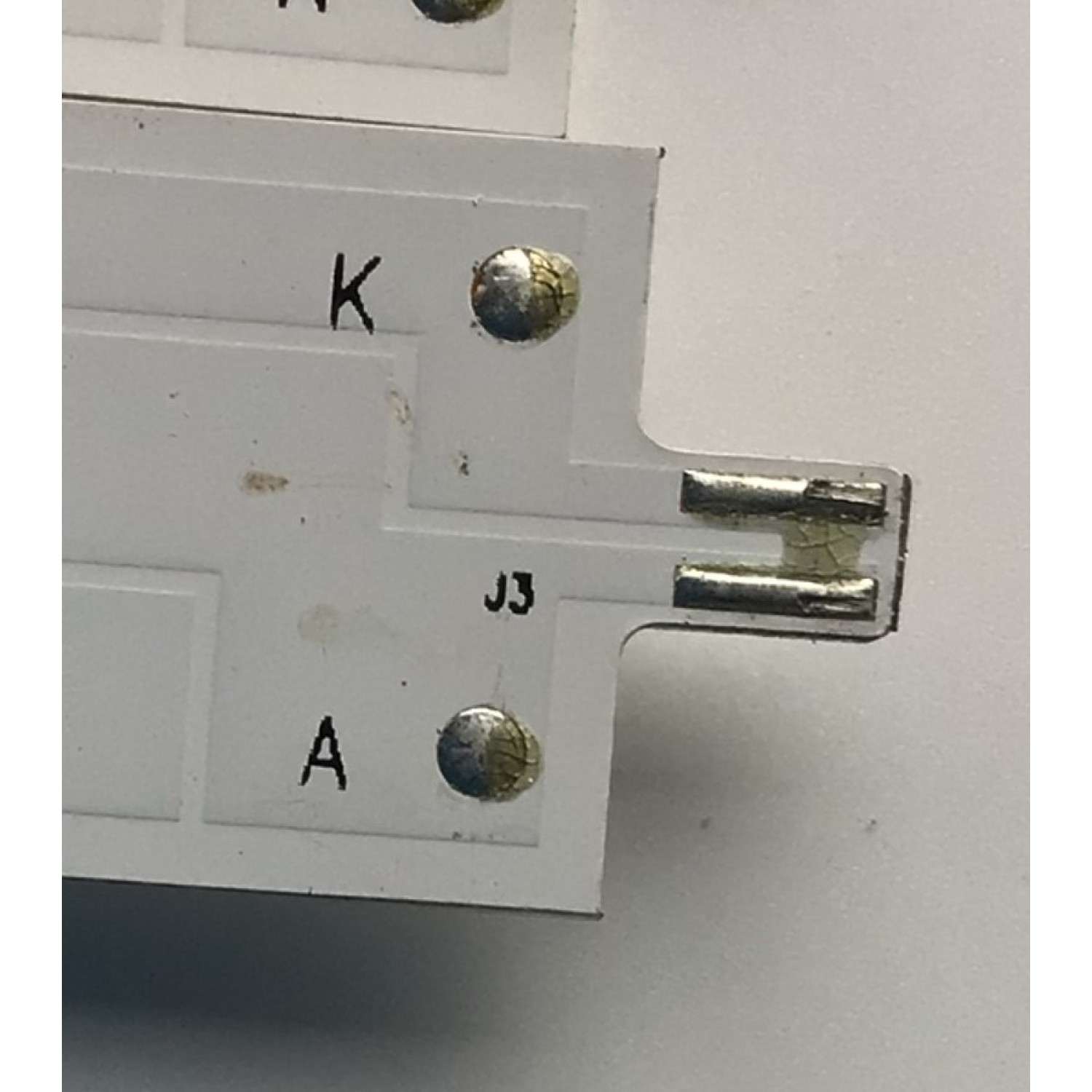 KIT DE LEDS PARA TV JVC ( 3 PZ ) / NUMERO DE PARTE 30339007037 / LED39D07B-ZC23AG-02 / 4600027802-26 / 180904A02 S / 40000M40 / PANEL V400HJ6-PE REV.C3 / MODELO LT-40MAT588 - Imagen 5